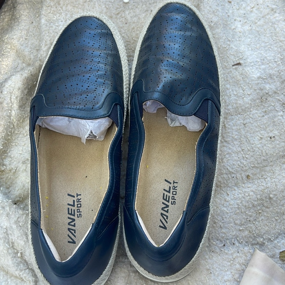 Navy Vaneli Sport slip ons - size 11N